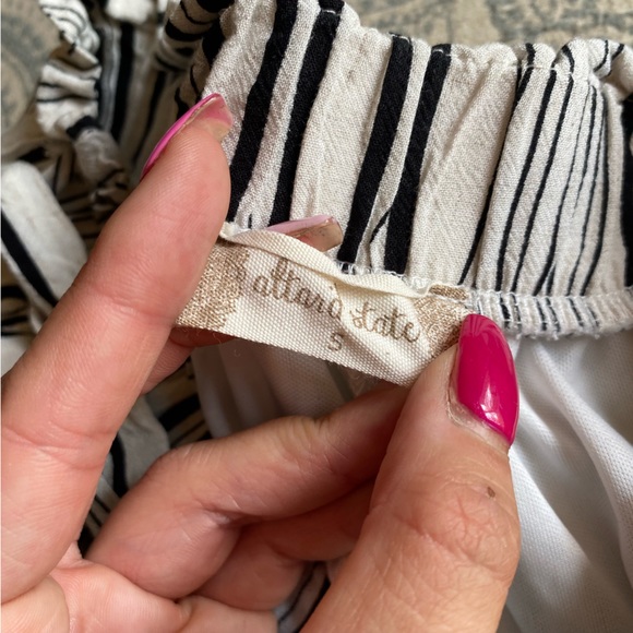 🎉5/$15 CLEAR OUT SALE!🎉 Alter’d State Stripe shorts size small - Picture 2 of 3